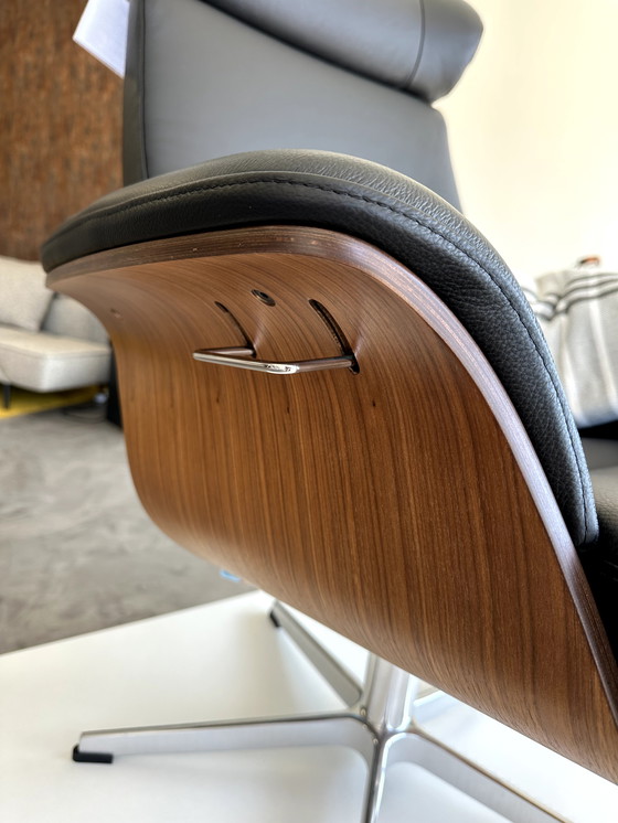 Image 1 of Recliner with wooden shell from Conform