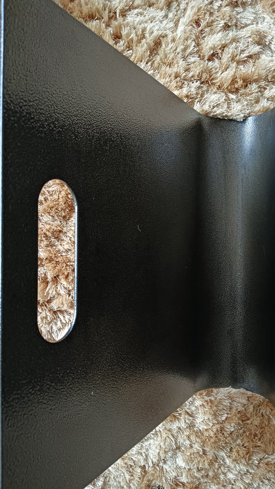 Image 1 of Table d'appoint et porte-revues en métal vintage