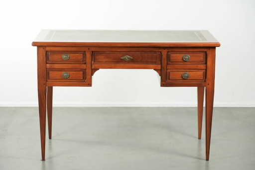 Sierlijk bureau in Engelse stijl met een groen leren blad met prachtige goudkleurige details en vijf lades (photo 2 of 14)