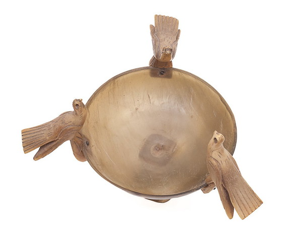 Image 1 of Piccola tazza in corno intagliato