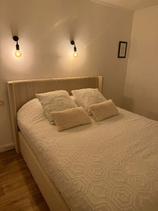 Opbergbed met tweepersoonsmatras 140x190