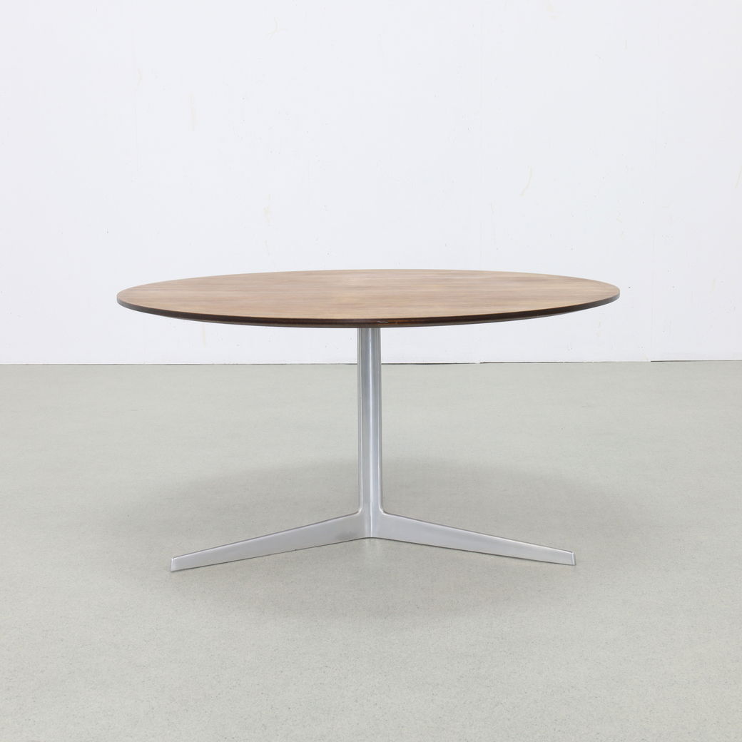 Round Coffee Table by Arne Jacobsen for Fritz Hansen 1960s 995