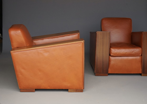 Image 1 of Indrukwekkend paar Art Deco leren fauteuils. 1940s.