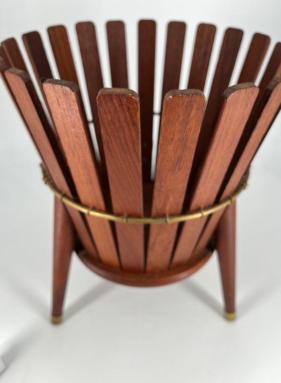 Image 1 of Maceta, jardinera de teca de latón de mediados de siglo Dinamarca