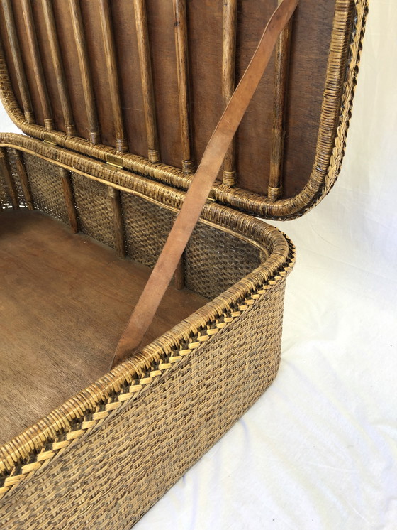 Image 1 of Grande table basse vintage en rotin