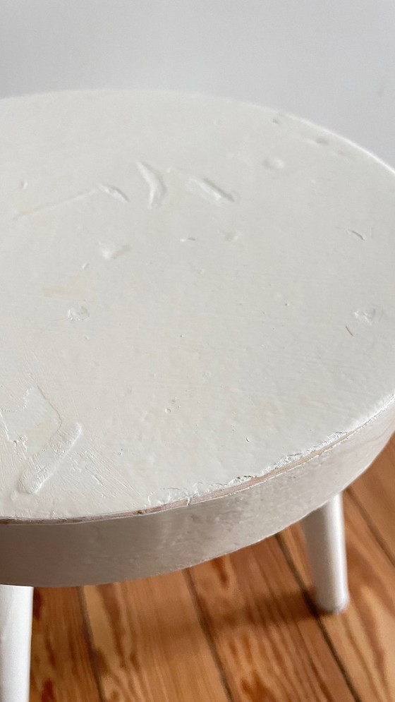 Image 1 of Tabouret tripode bois blanc vintage