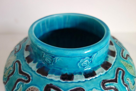 Image 1 of Ein Paar gedeckter Vasen aus Keramik, China, Mitte 20.