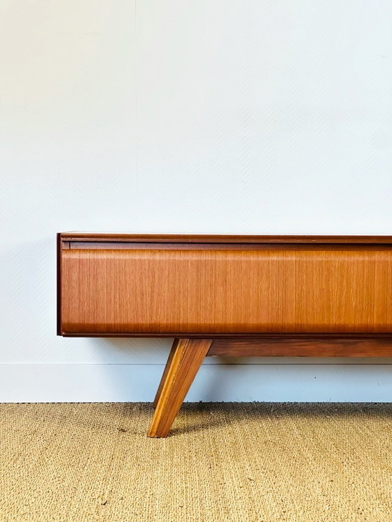 Image 1 of Aparador bajo escandinavo de teca con 3 cajones y patas inclinadas, 1960.