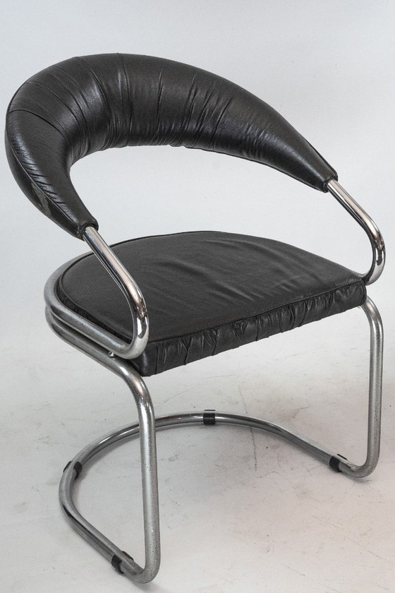 Image 1 of Een paar stoelen van chroom en kunstleer van Giotto Stoppino. Italië, jaren 70.