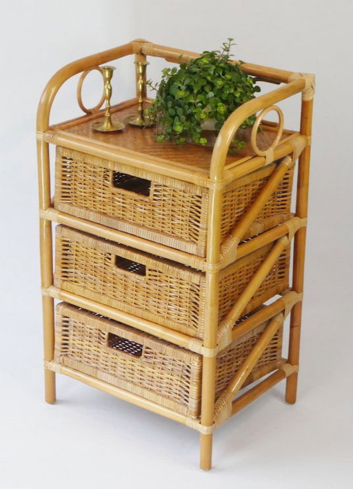 Cassettiera in rattan in stile boho