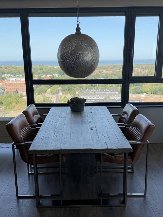 Tavolo da pranzo Rofra Avignon + 4 sedie in pelle Rio Grande | Rovere riciclato e acciaio inox spazzolato (photo 9 of 10)