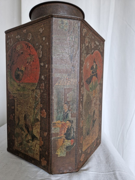 Image 1 of Boîte à thé hexagonale ancienne – en tôle peinte à décor japonisant/chinoiserie – vers 1850-1880