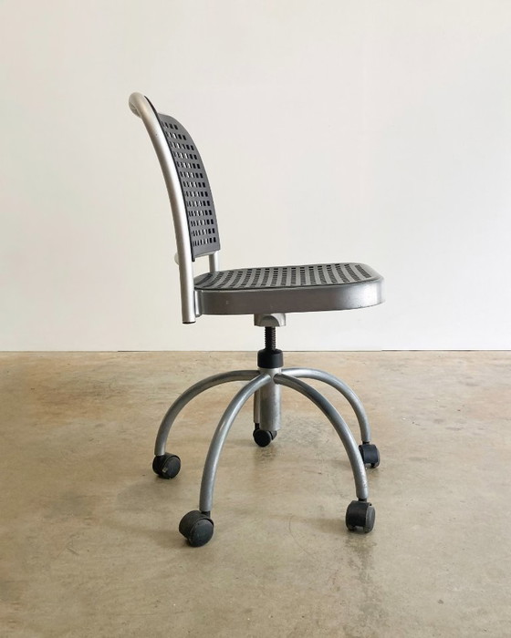 2x De Padova design chairs with wheels by Vico Magistretti, Office chairs, Metal, Plastic, Black, Modern (photo 3 of 13)