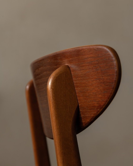 Image 1 of Set di 6 sedie da pranzo danesi di metà secolo · Teak e skai nero