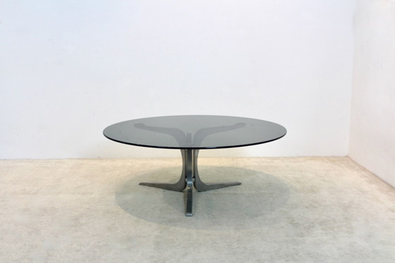Artifort Ronde Salontafel van gerookt glas en aluminium, Koffietafelboeken (foto 4 van 7)