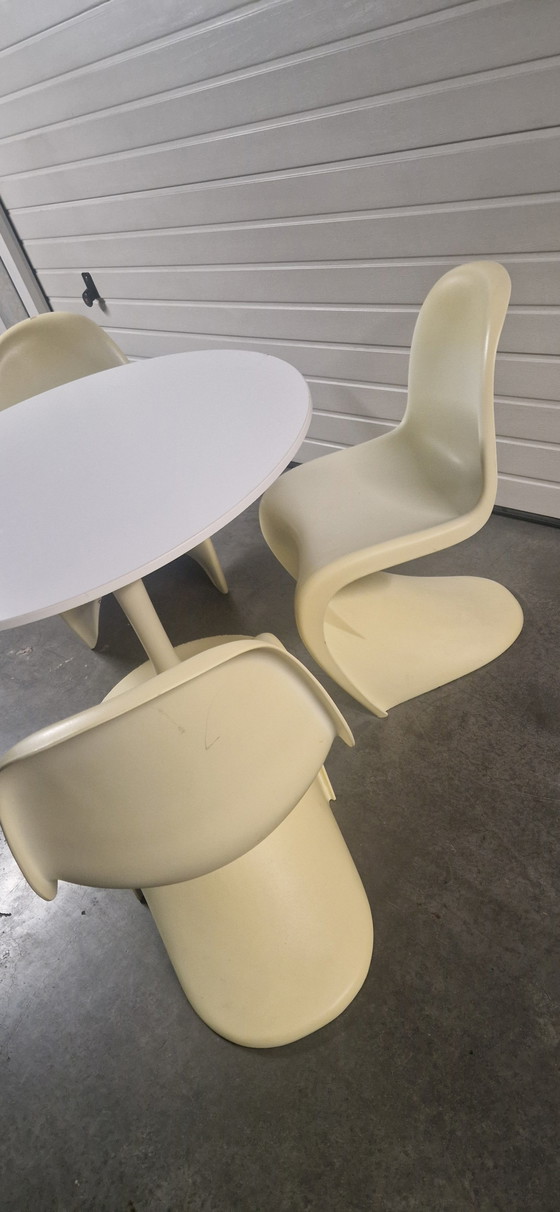 Image 1 of Panton chairs with tulip table