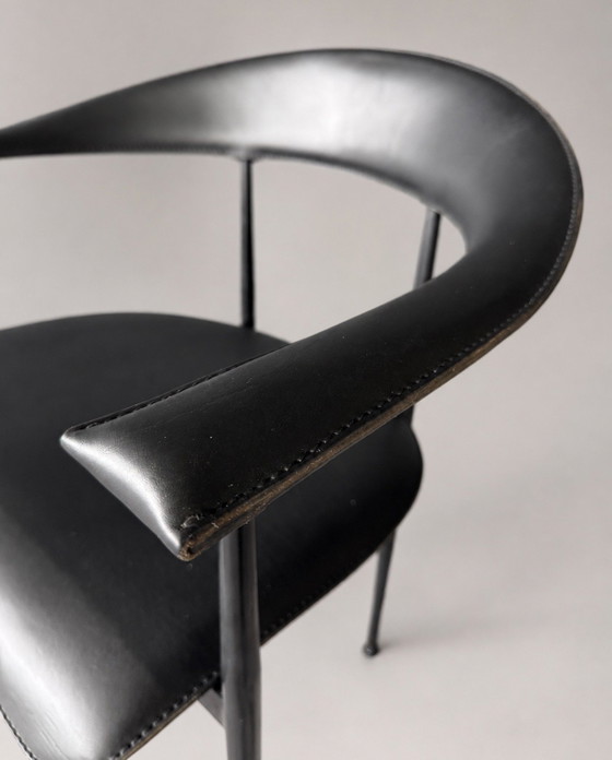 Image 1 of 4 vintage Fasem P40 armstoelen – Vegni & Gualtierotti, Zwart Leer