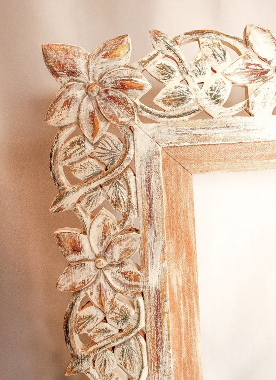 Image 1 of Solid wood frame, carved and crafted with floral motifs, for photographs, mirrors, pictures, etc. New.