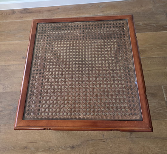 Image 1 of Vintage faux bamboo bijzettafel met glas en Weens vlechtwerk