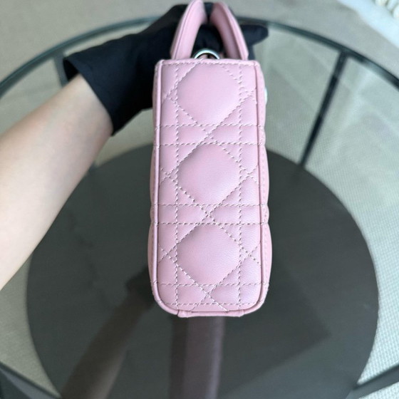 Image 1 of Dior Lady D-Joy Medium - Cannage lamsleer Sakura roze met zwarte hardware
