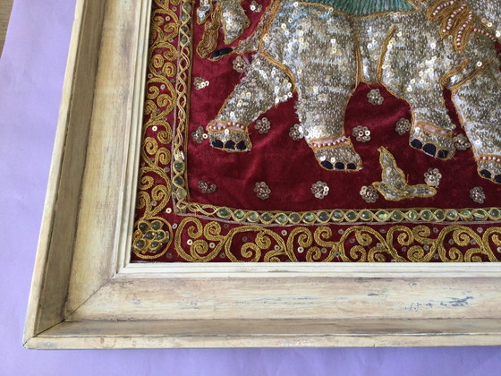 Image 1 of Elefante ricamato su stoffa incorniciato, fatto a mano dall'India