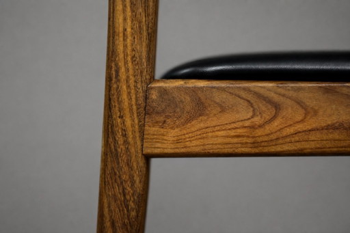 Sedie da pranzo scandinave in stile Mid-Century Modern, in teak e vinile, anni '60, set da 4