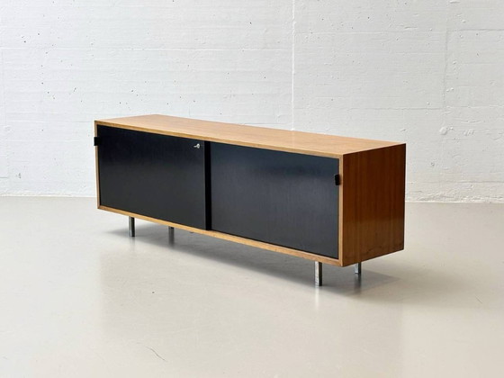 Image 1 of Aparador de nogal de Knoll International, años 60