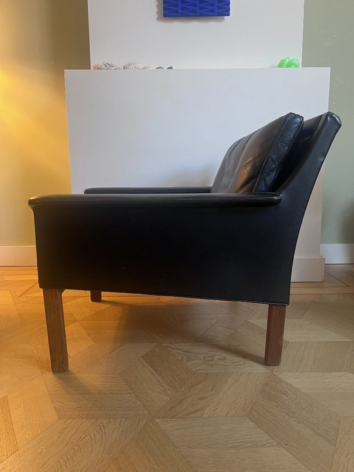 Zwei dänische Mid-Century-Sessel aus schwarzem Leder