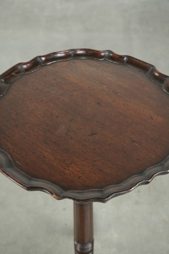 Image 1 of Elegant and subtle antique English wine table/plant/side table from the late 18th century
