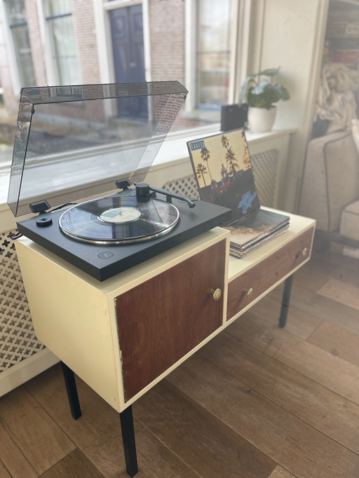 TV / Vinyl table Sweden