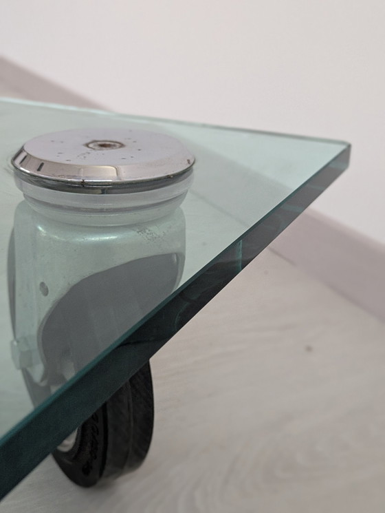 Image 1 of Table basse - Cristal - Table basse en cristal, sur roulettes, dans le style de Gae Aulenti