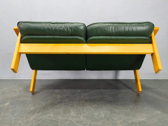 Image 1 of Tweezitsbank van groen leer uit het midden van de 20e eeuw, Tsjechoslowakije, jaren 70