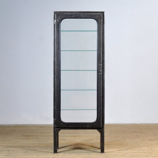 Armoire médicale vintage, années 1970