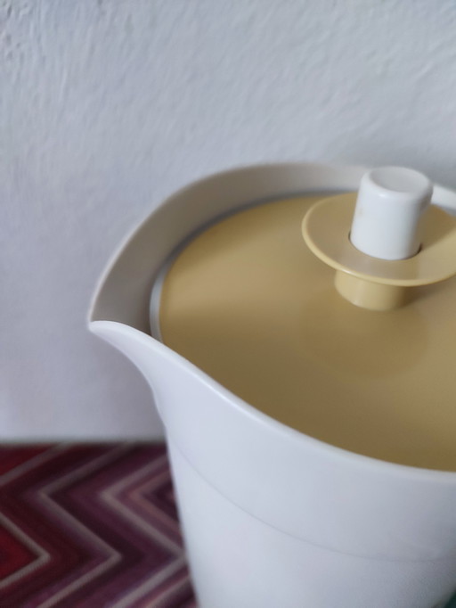 Tupperware pouring jug juice jug carafe with lid cream