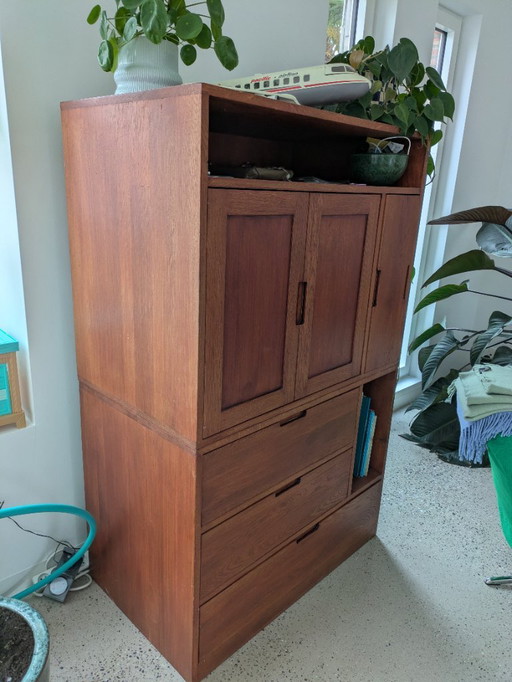 Oak TV/radio cabinet