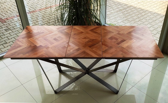 Image 1 of TABLE DE BOUTIQUE UNIQUE ET NEUVE À VENDRE