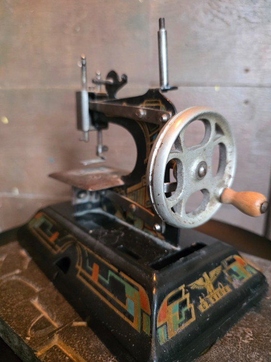 Image 1 of Vintage toy sewing machine case