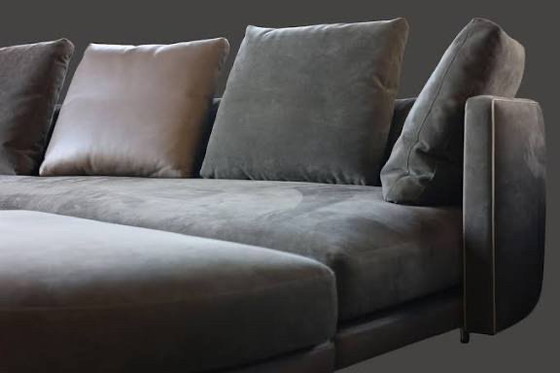Image 1 of Minotti Torii sofá 250cm + puf cuero / ante