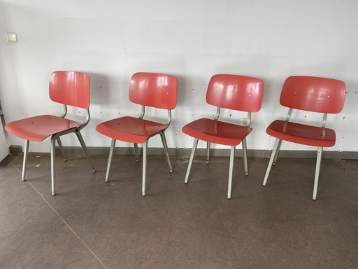 4x Ahrend / Revolt stoel (7 september 1965)