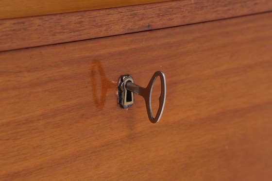 Image 1 of Armoire à linge vintage des années 60 | Mid Century Armoire à vêtements Vintage Armoire à casiers Rétro des années 70 #07-64