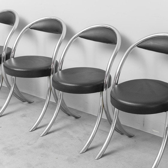 Image 1 of SET VAN 6 VINTAGE GIOTTO STOPPINO-STIJL STOELEN UIT DE JAREN 70 – VERCHROOMDE DESIGNERSTOELEN MET ZWART KUNSTLEER