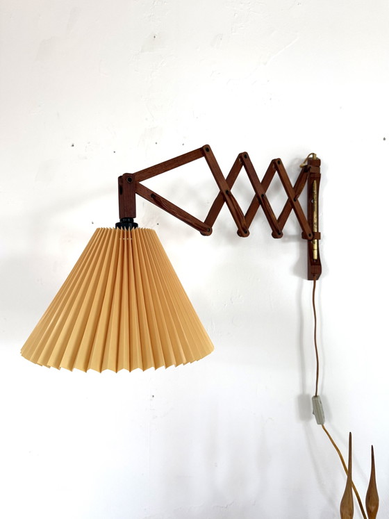 Vintage Danish Teak Scissor Lamp '60 – Wall lights, Wood, Plastic (photo 3 of 12)