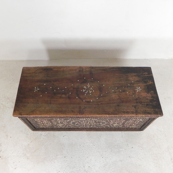 Image 1 of Coffret de mariage syrien du XIXe siècle avec incrustation de nacre