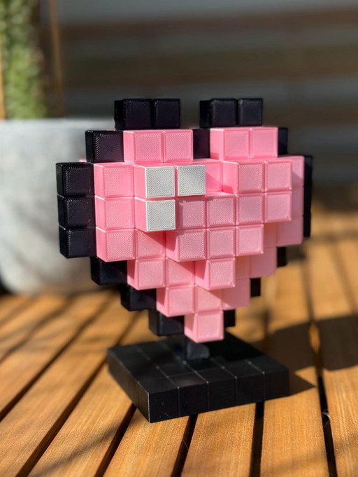 3D-geprint roze pixelhart – retro bureaudecoratie voor gamers