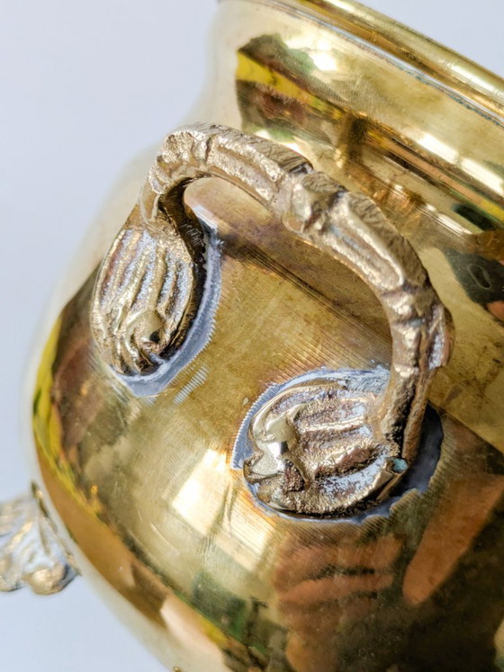 Fioriera vintage in ottone con piedini e manici decorati. – Vasi per piante, Brass (photo 5 of 15)
