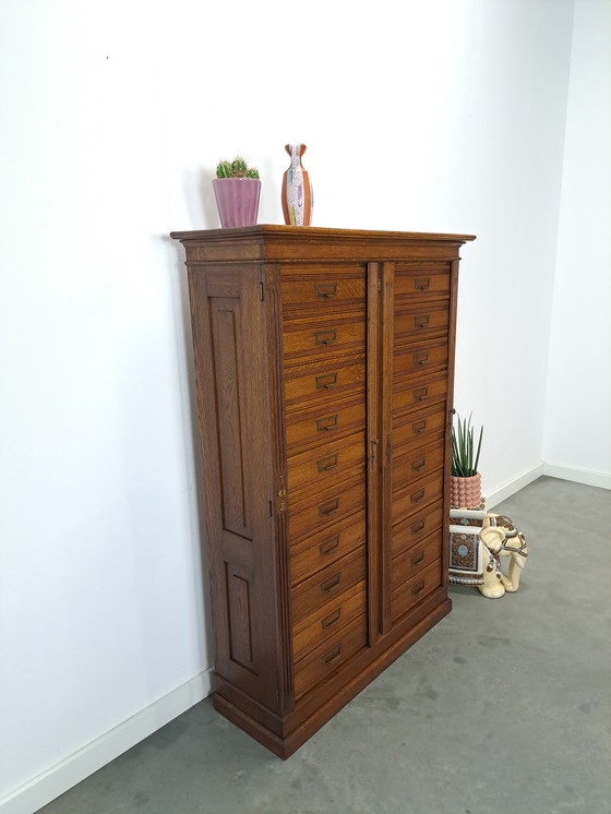 Image 1 of Ancienne commode d'archives en bois