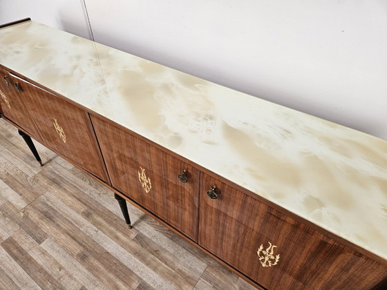 Image 1 of Aparador de caoba de mediados de siglo de 1960 con tapa de cristal