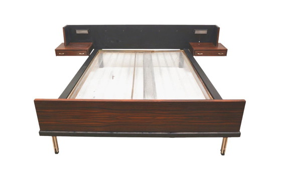 Image 1 of Vintage tweepersoons bed met zwevende nachtkastjes en verlichting uit de jaren ’60