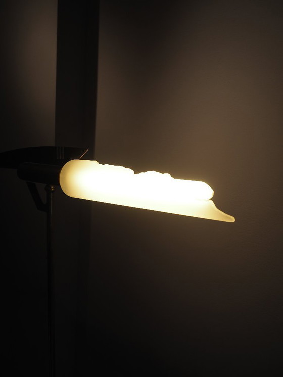 Image 1 of Lámpara de pie inusual en latón y cristal.