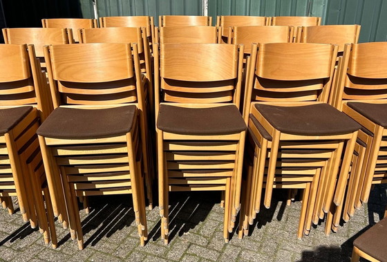 Image 1 of Lotto di 100 sedie impilabili vintage in compensato anni '80